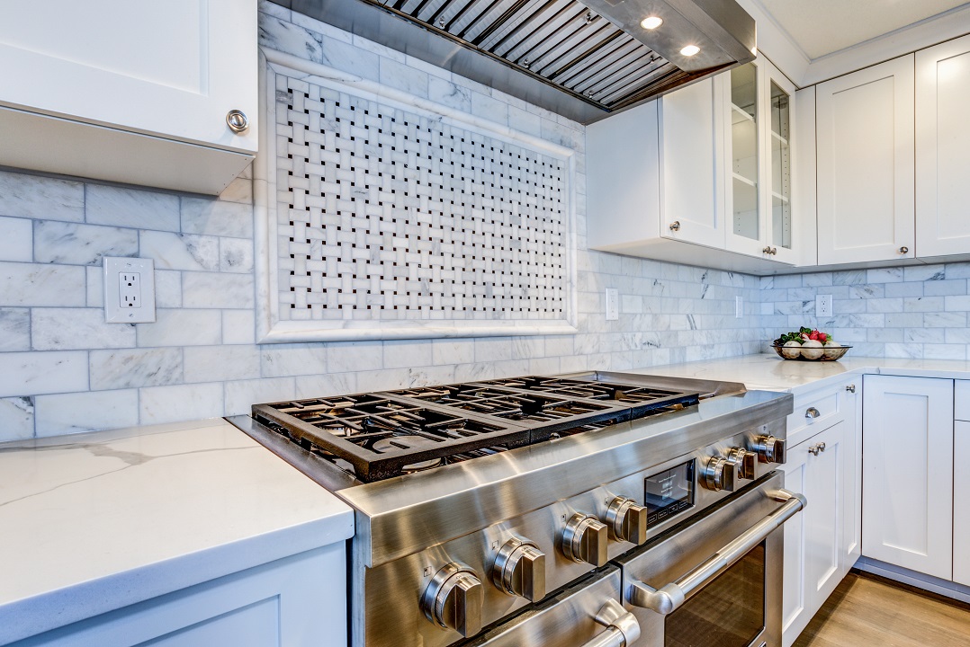How to Select Appliances That Match Your Kitchen Cabinets